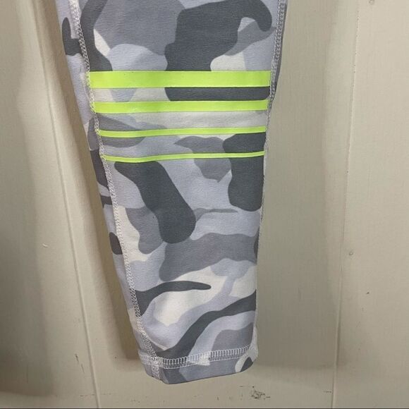 Ellie Camo Athletic Leggings - Picture 2 of 5